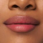 بالم لب ژله‌ای تغییررنگ‌دهنده با افکت جادویی اسنس Essence Jelly Colour Changing Lipstick